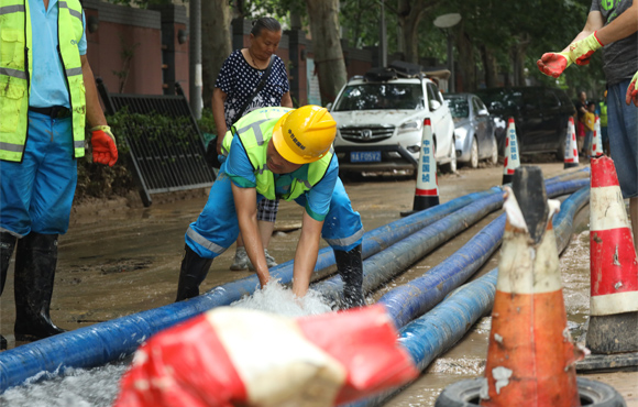 星夜集结，，，，，，驰援河南！ 腾博诚信为本奔赴河南进行抢险救灾工作