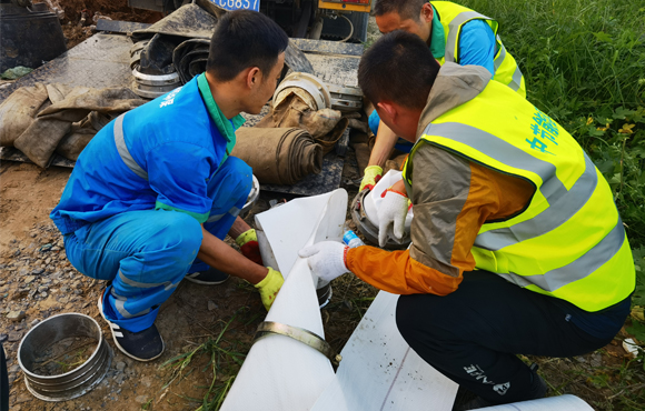 勇担社会责任，，，，，，展示央企担任——腾博诚信为本抢险突击队在河南