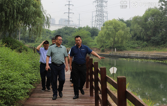 高温慰问送清冷 情系基层暖人心