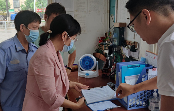 公司组织发展疫情防控安全查抄，，，，，，，，全力筑牢战“疫”防线