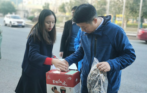 我为人民办实事|发展消费助扶 助力村落振兴 彰显央企担任