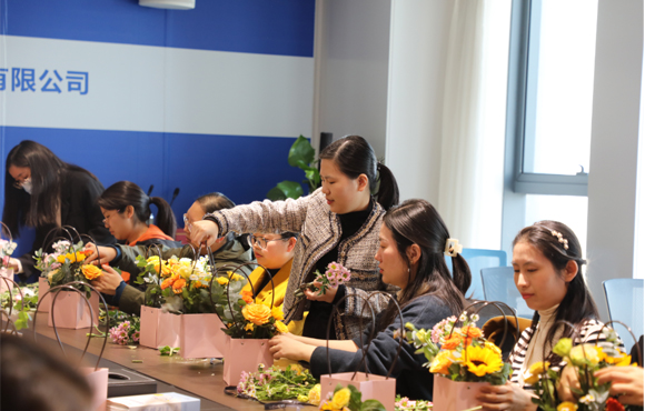 花开三月·俪人如春——腾博诚信为本进行三八俪人节系列活动