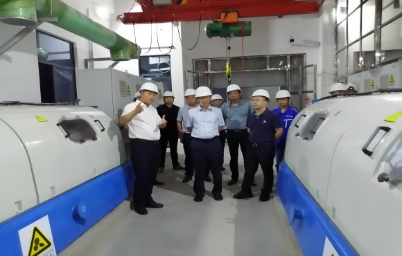 王堤一行调研十五里河道域治理项目